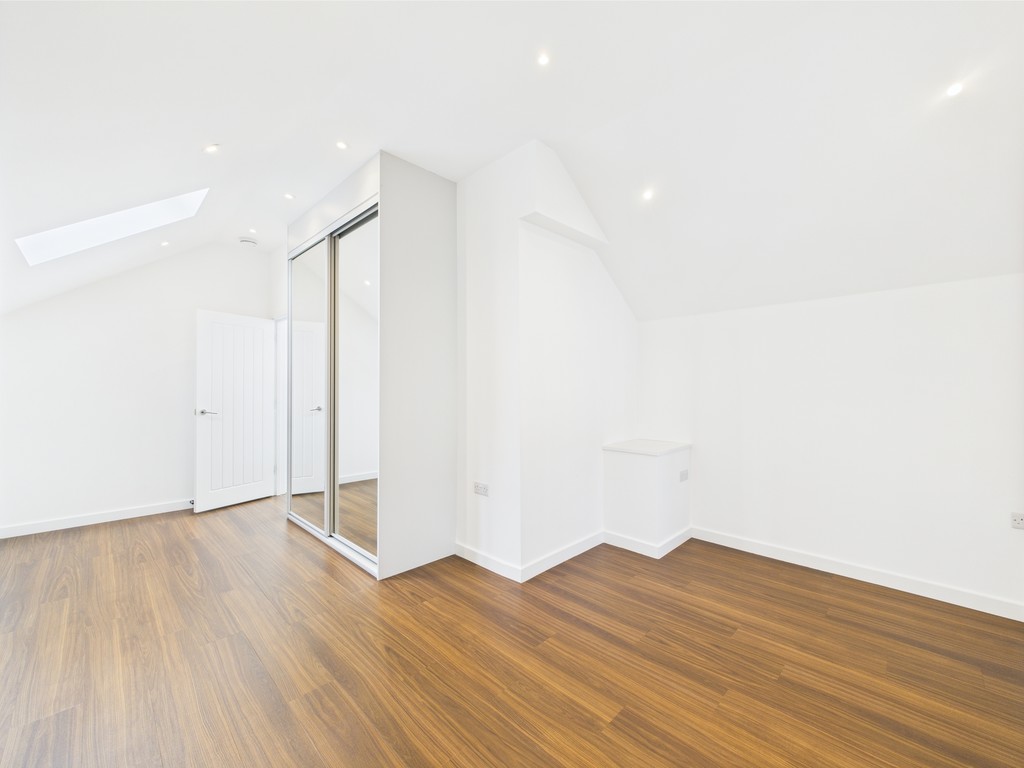 2 bed maisonette to rent in Park Terrace East, Horsham  - Property Image 10