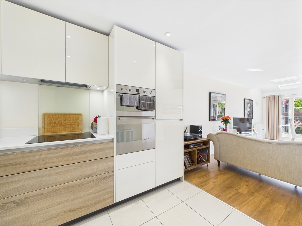 4 bed semi-detached house for sale in Cook Way, Horsham  - Property Image 16