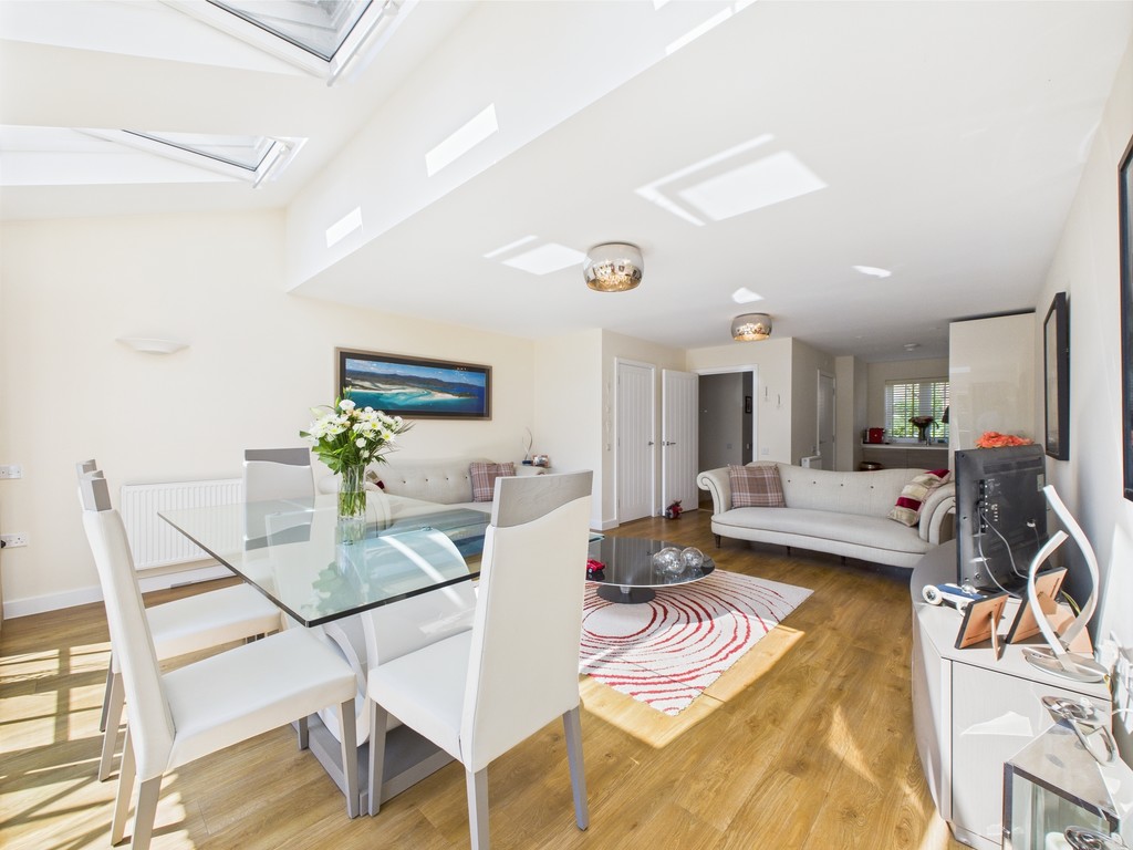 4 bed semi-detached house for sale in Cook Way, Horsham  - Property Image 15