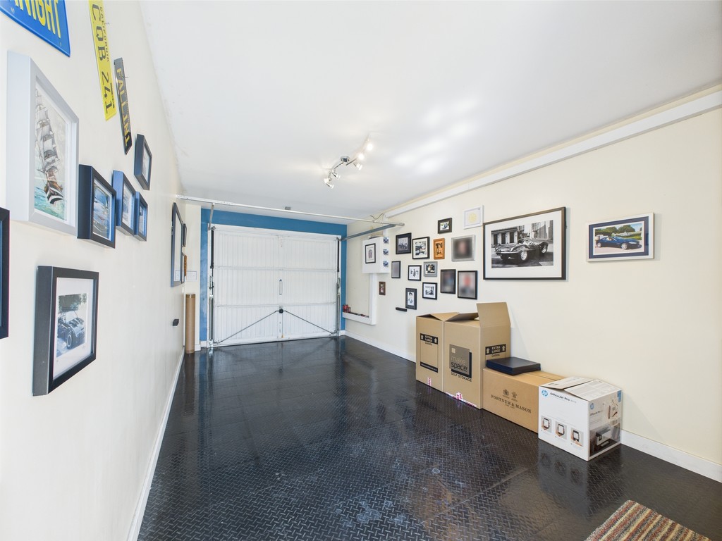 4 bed semi-detached house for sale in Cook Way, Horsham  - Property Image 9