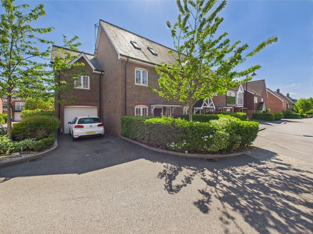 4 bed semi-detached house for sale in Cook Way, Horsham  - Property Image 27
