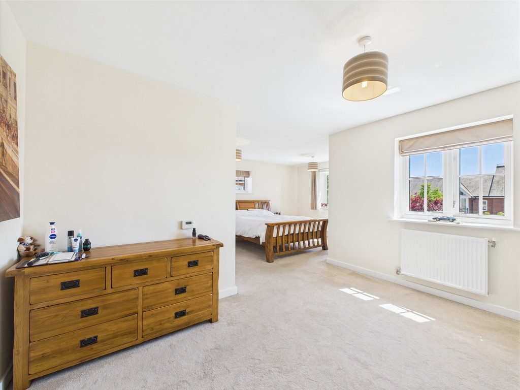 4 bed semi-detached house for sale in Cook Way, Horsham  - Property Image 3