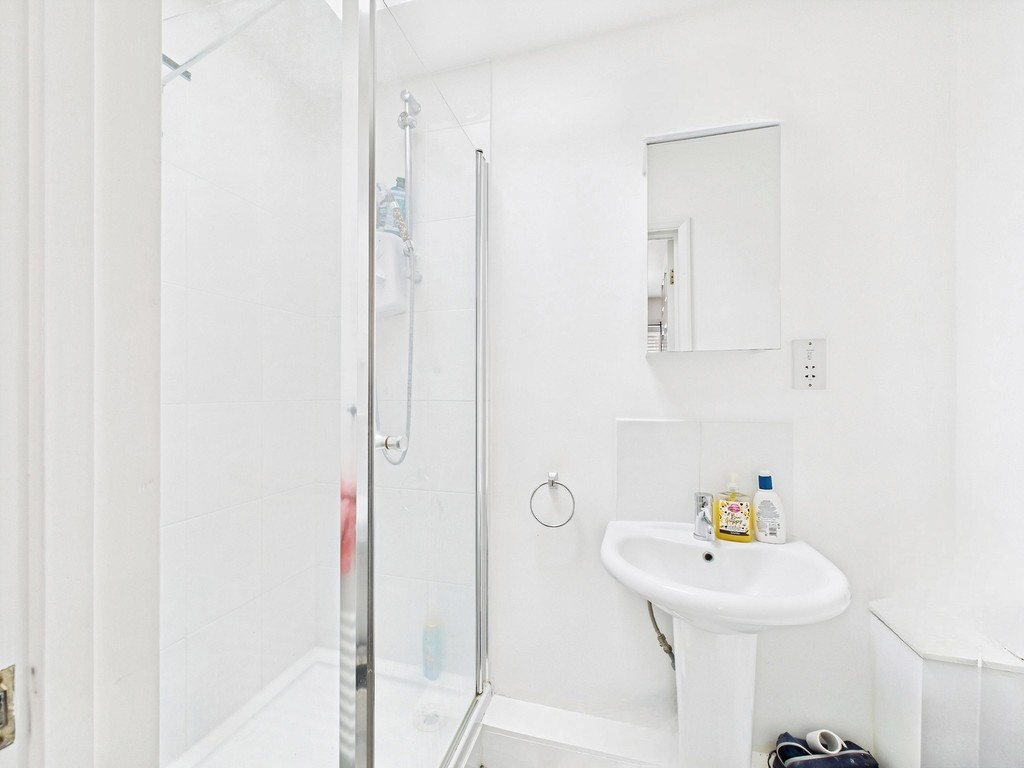 4 bed semi-detached house for sale in Heath Way, Horsham  - Property Image 15