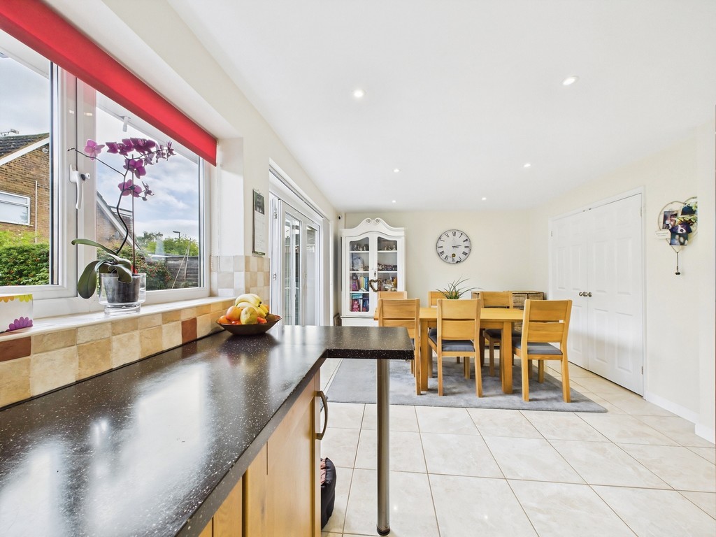 4 bed semi-detached house for sale in Heath Way, Horsham  - Property Image 8