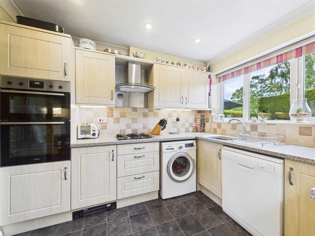 4 bed detached house for sale in Gateford Drive, Horsham  - Property Image 3