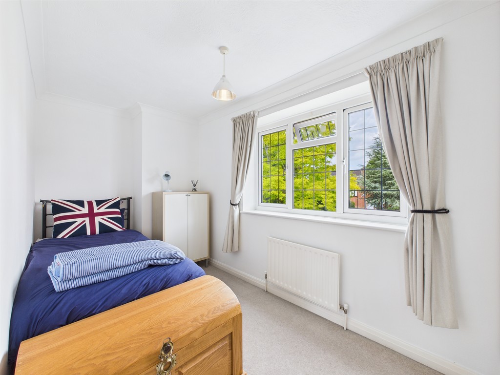 4 bed detached house for sale in Gateford Drive, Horsham  - Property Image 8