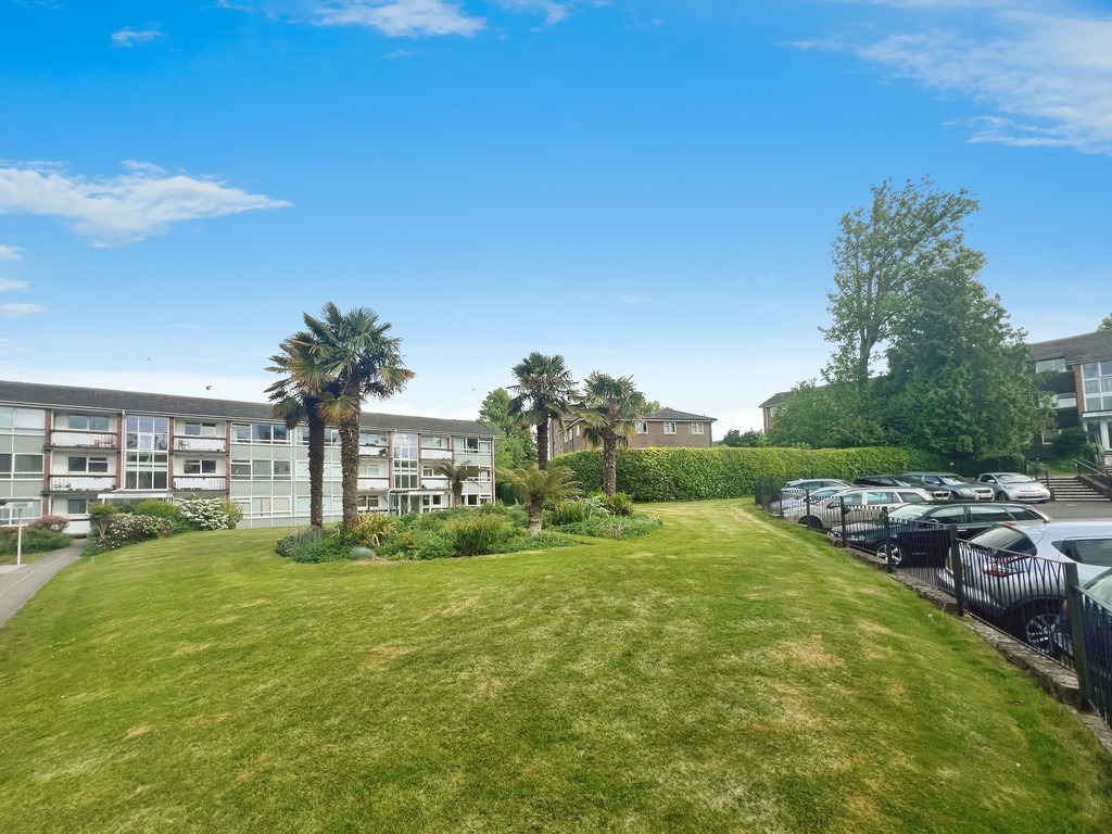 2 bed flat for sale in Paddockhall Road, Haywards Heath  - Property Image 9