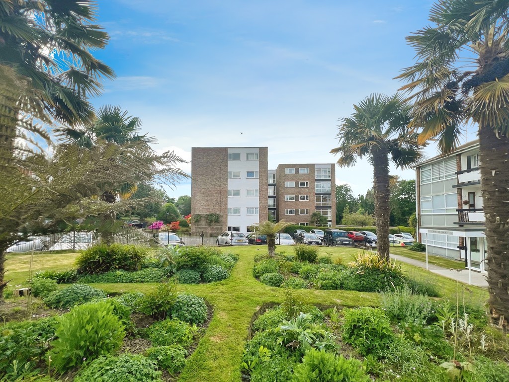 2 bed flat for sale in Paddockhall Road, Haywards Heath  - Property Image 12