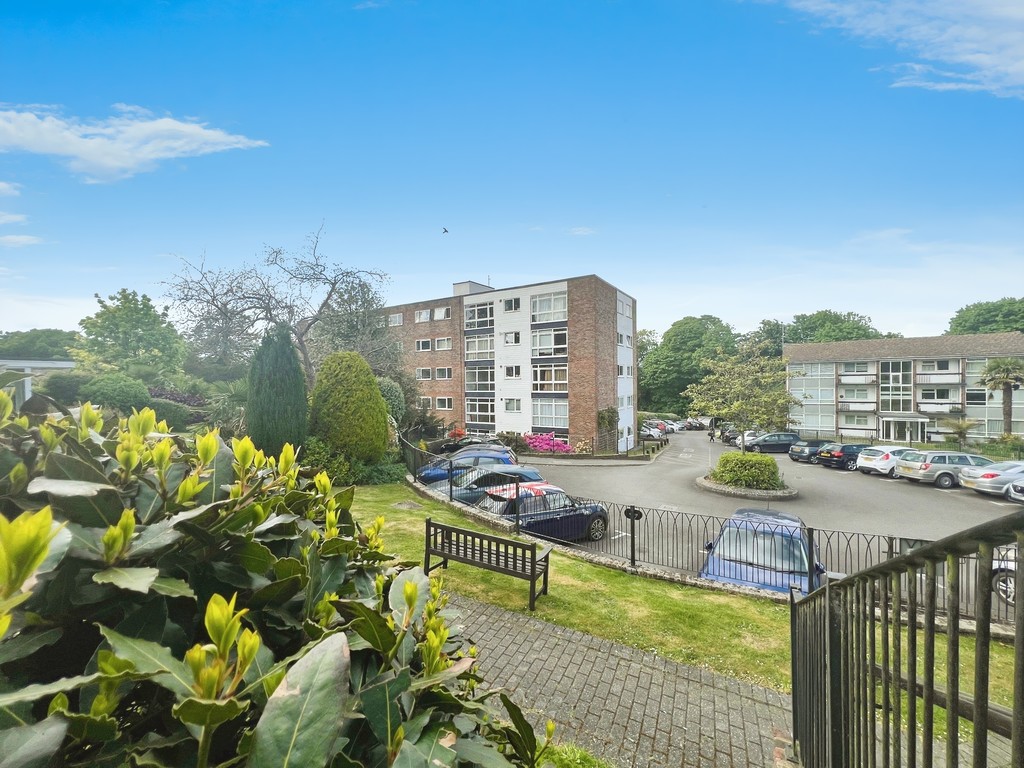 2 bed flat for sale in Paddockhall Road, Haywards Heath  - Property Image 17