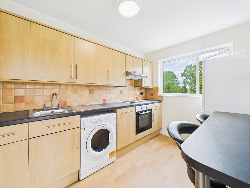 2 bed flat for sale in Paddockhall Road, Haywards Heath  - Property Image 4