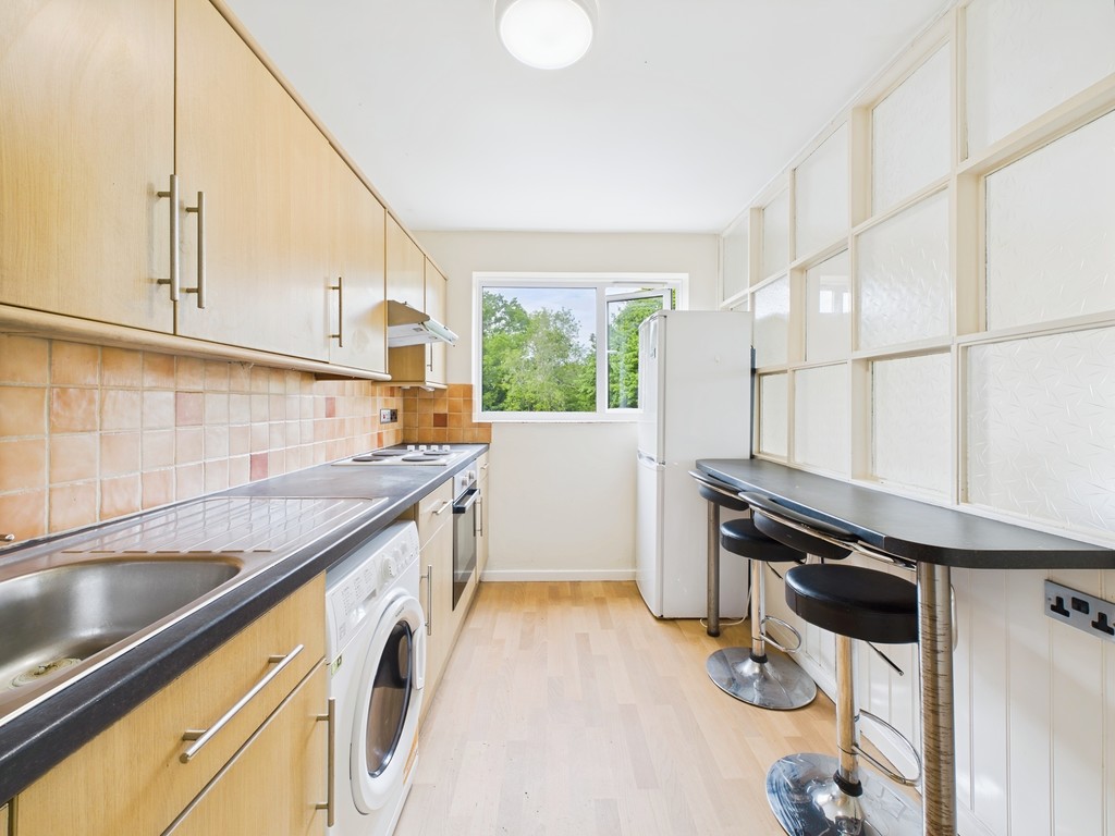 2 bed flat for sale in Paddockhall Road, Haywards Heath  - Property Image 5