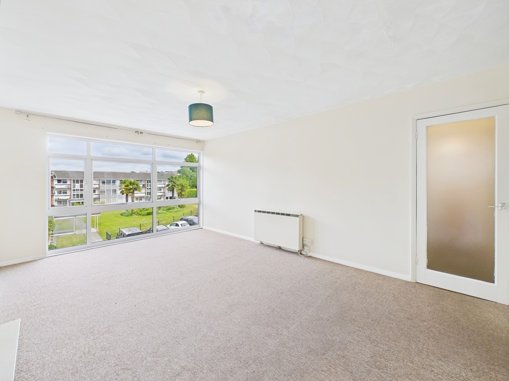 2 bed flat for sale in Paddockhall Road, Haywards Heath  - Property Image 7