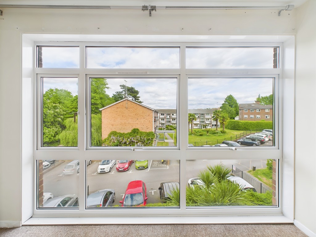 2 bed flat for sale in Paddockhall Road, Haywards Heath  - Property Image 3