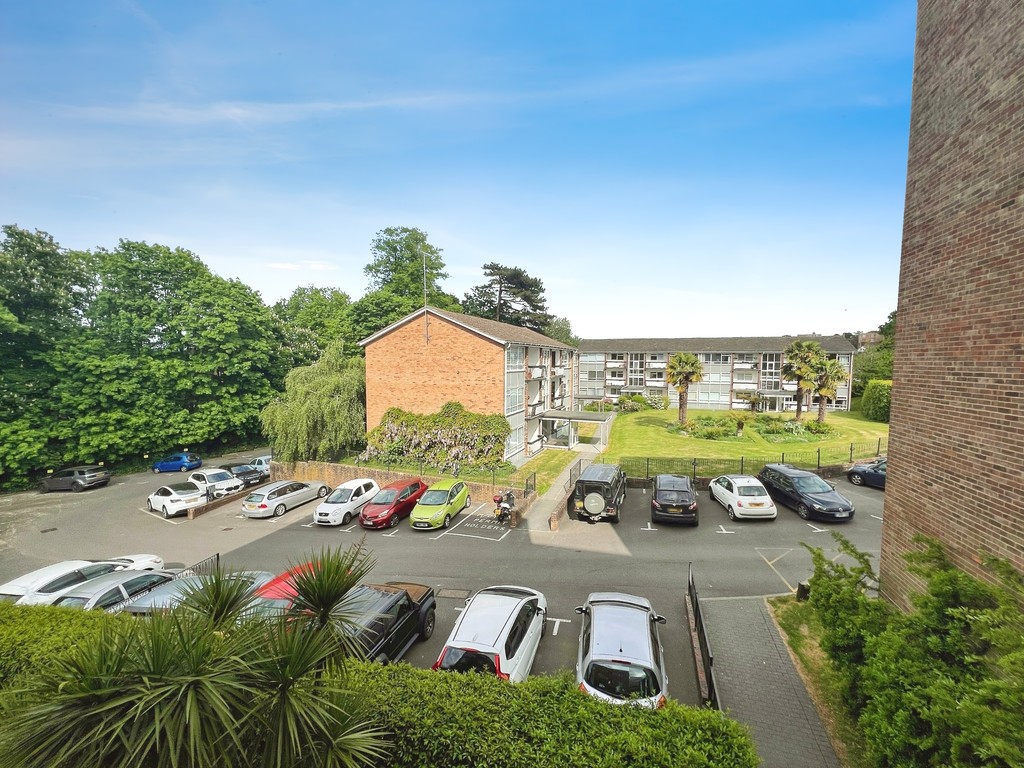 2 bed flat for sale in Paddockhall Road, Haywards Heath  - Property Image 8
