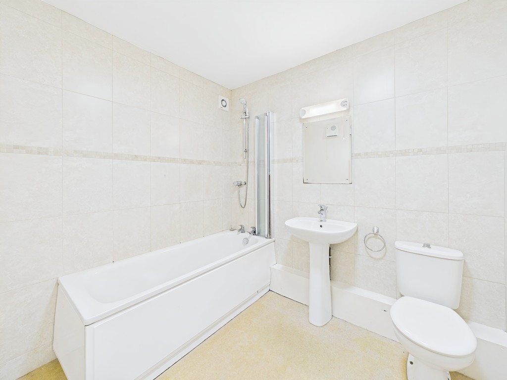 2 bed flat for sale in Paddockhall Road, Haywards Heath  - Property Image 13