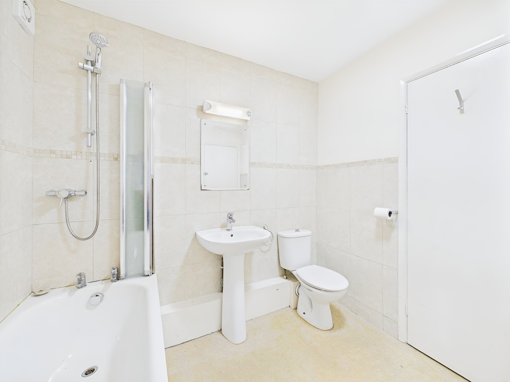 2 bed flat for sale in Paddockhall Road, Haywards Heath  - Property Image 14