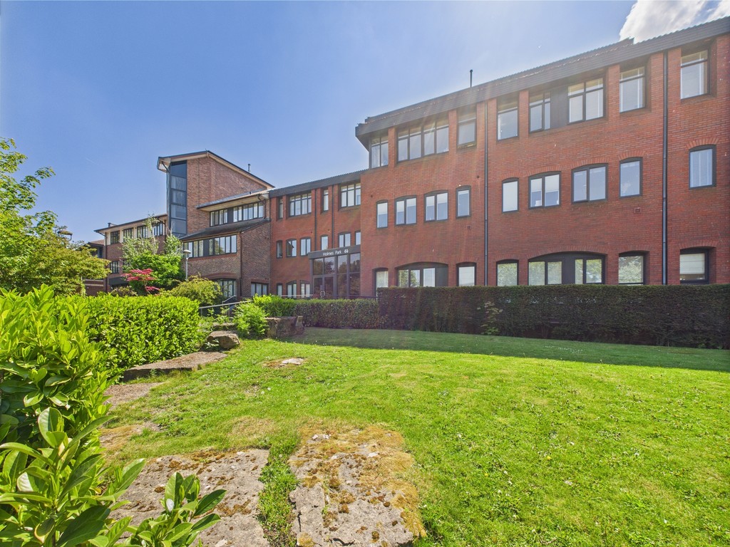 Studio flat for sale in Holmes Park, Horsham, RH12