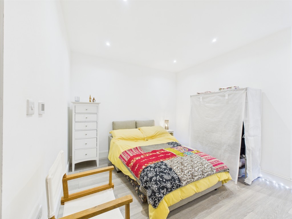 Studio flat for sale in Holmes Park, North Street, RH12  - Property Image 4