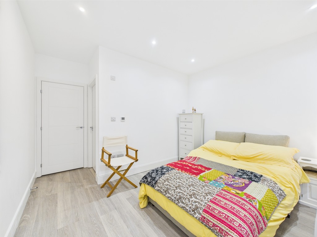 Studio flat for sale in Holmes Park, North Street, RH12  - Property Image 5