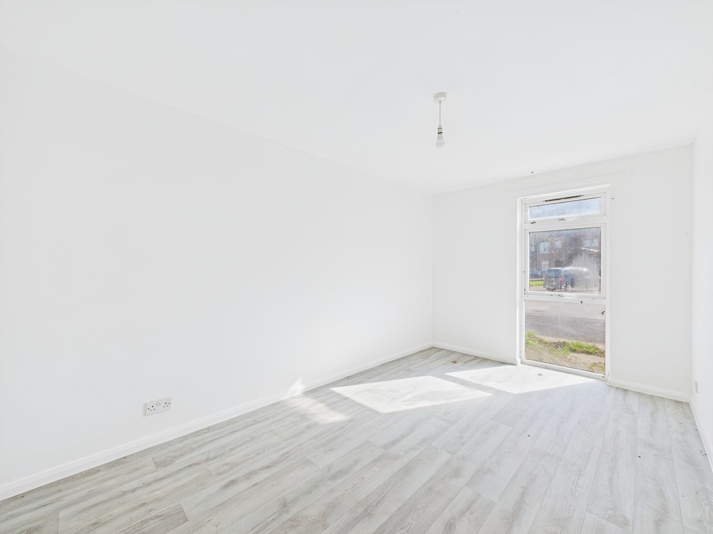 1 bed ground floor maisonette for sale in Serrin Way, Horsham  - Property Image 4