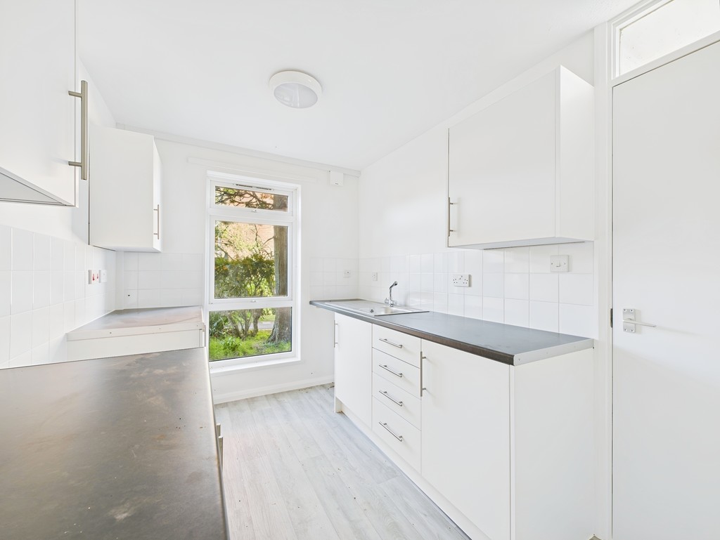 1 bed ground floor maisonette for sale in Serrin Way, Horsham  - Property Image 8