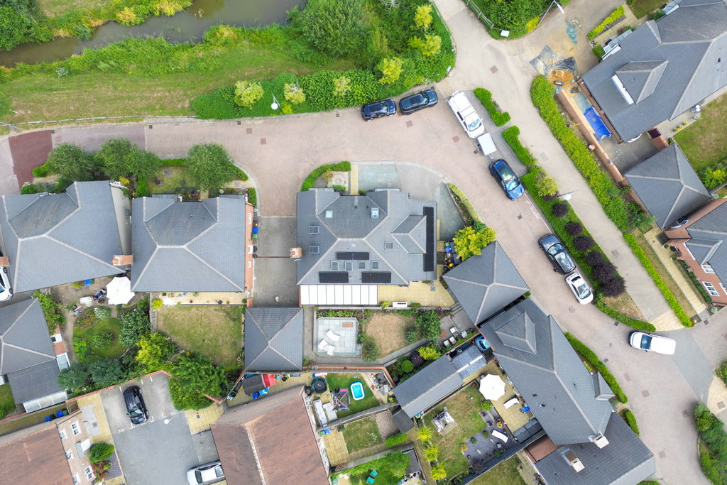 7 bed detached house for sale in Brickyard Way, Faygate  - Property Image 10