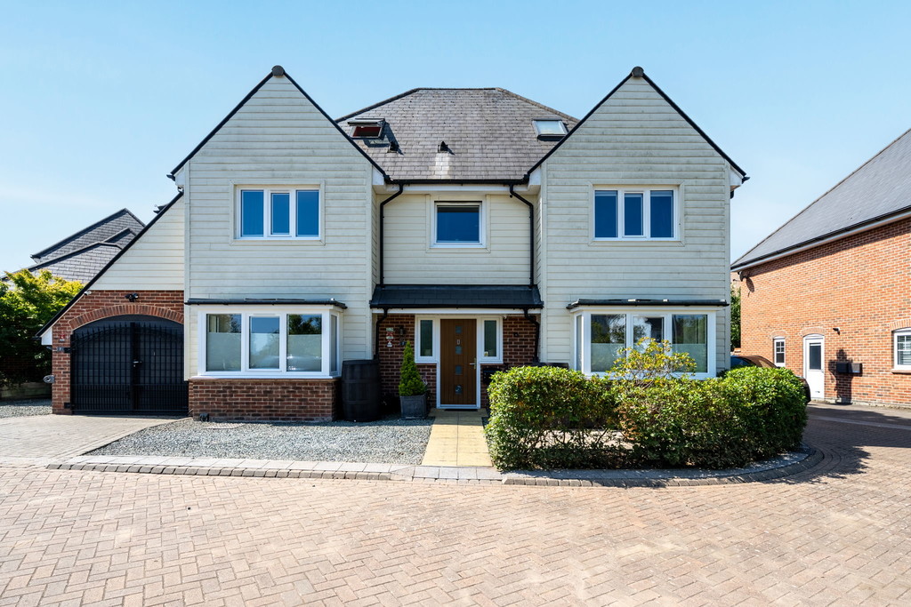 7 bed detached house for sale in Brickyard Way, Faygate