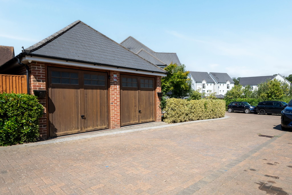 7 bed detached house for sale in Brickyard Way, Faygate  - Property Image 17