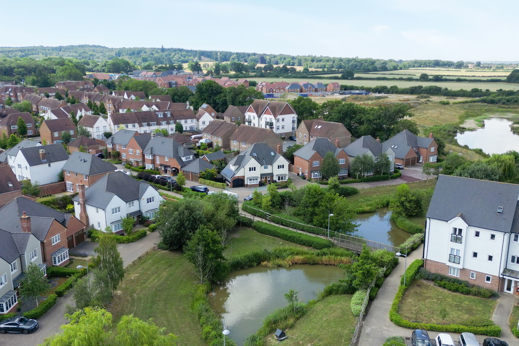 7 bed detached house for sale in Brickyard Way, Faygate  - Property Image 22