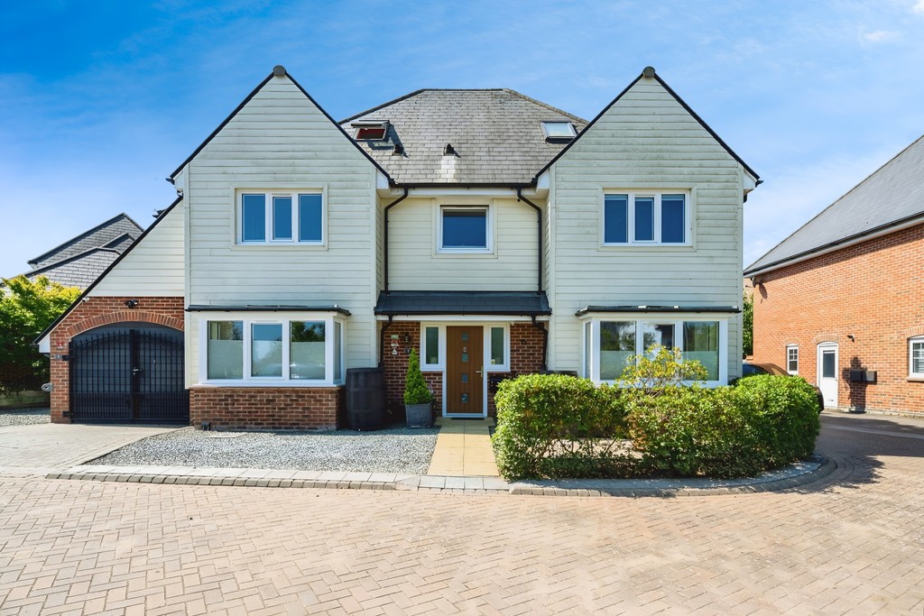 7 bed detached house for sale in Brickyard Way, Faygate