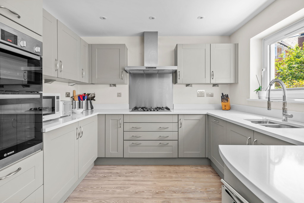 7 bed detached house for sale in Brickyard Way, Faygate  - Property Image 3