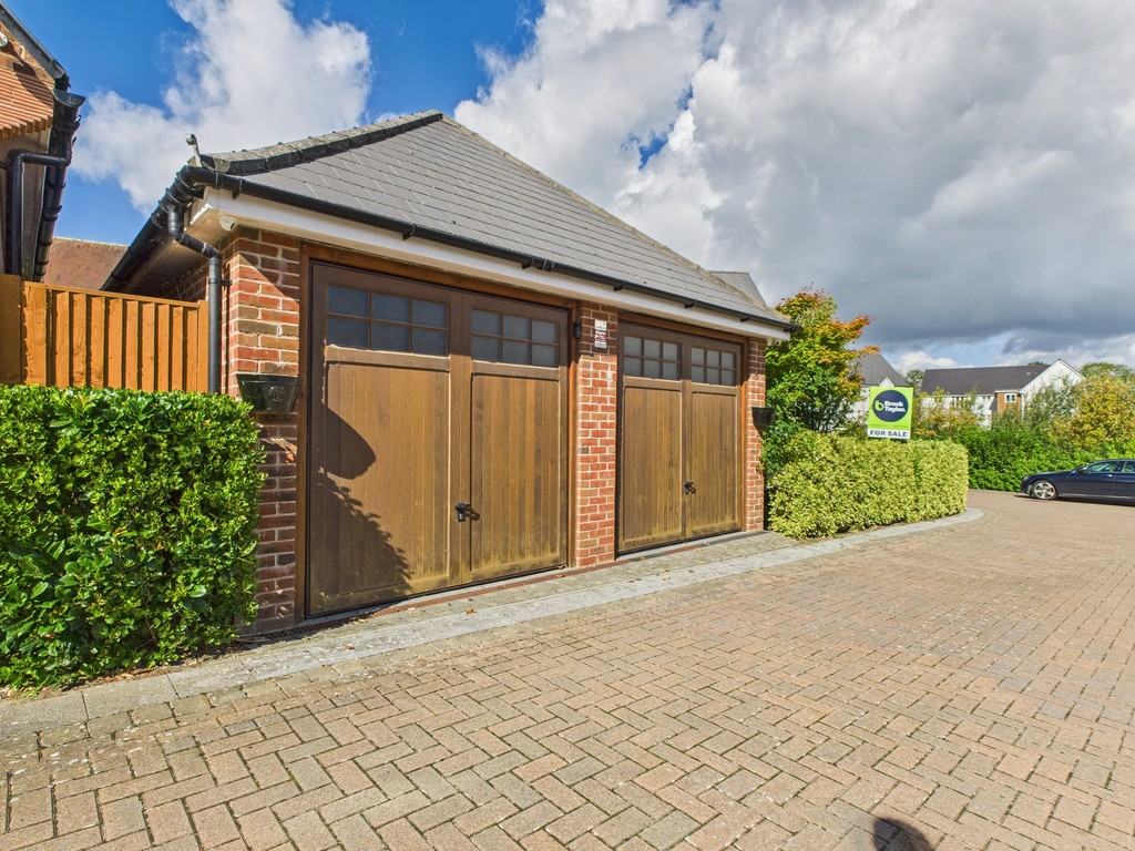 7 bed detached house for sale in Brickyard Way, Faygate  - Property Image 27