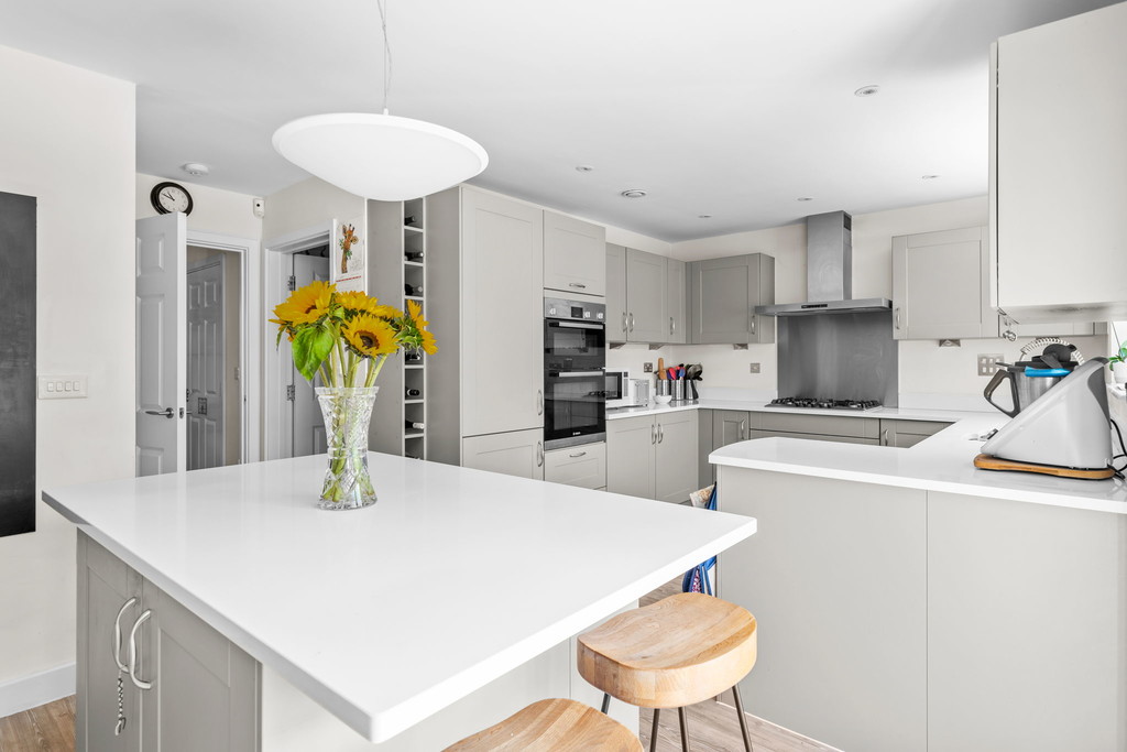 7 bed detached house for sale in Brickyard Way, Faygate  - Property Image 8
