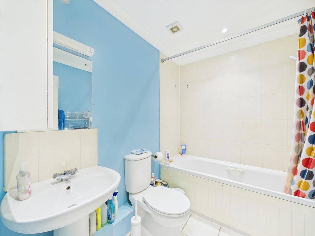 3 bed town house for sale in Granary Close, Horsham  - Property Image 16