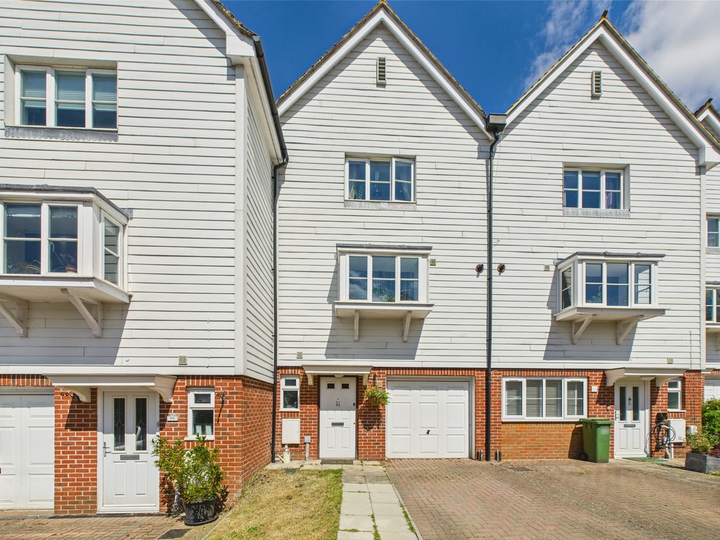 3 bed town house for sale in Granary Close, Horsham, RH12