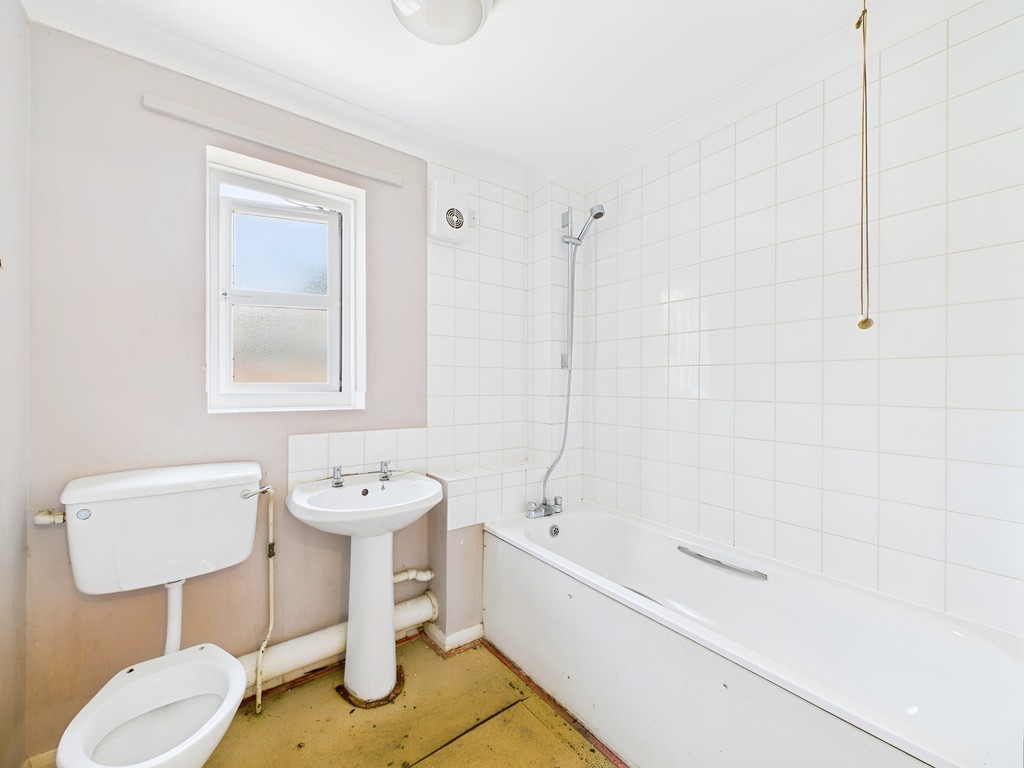 2 bed end of terrace house for sale in Sackville Close, East Grinstead  - Property Image 7