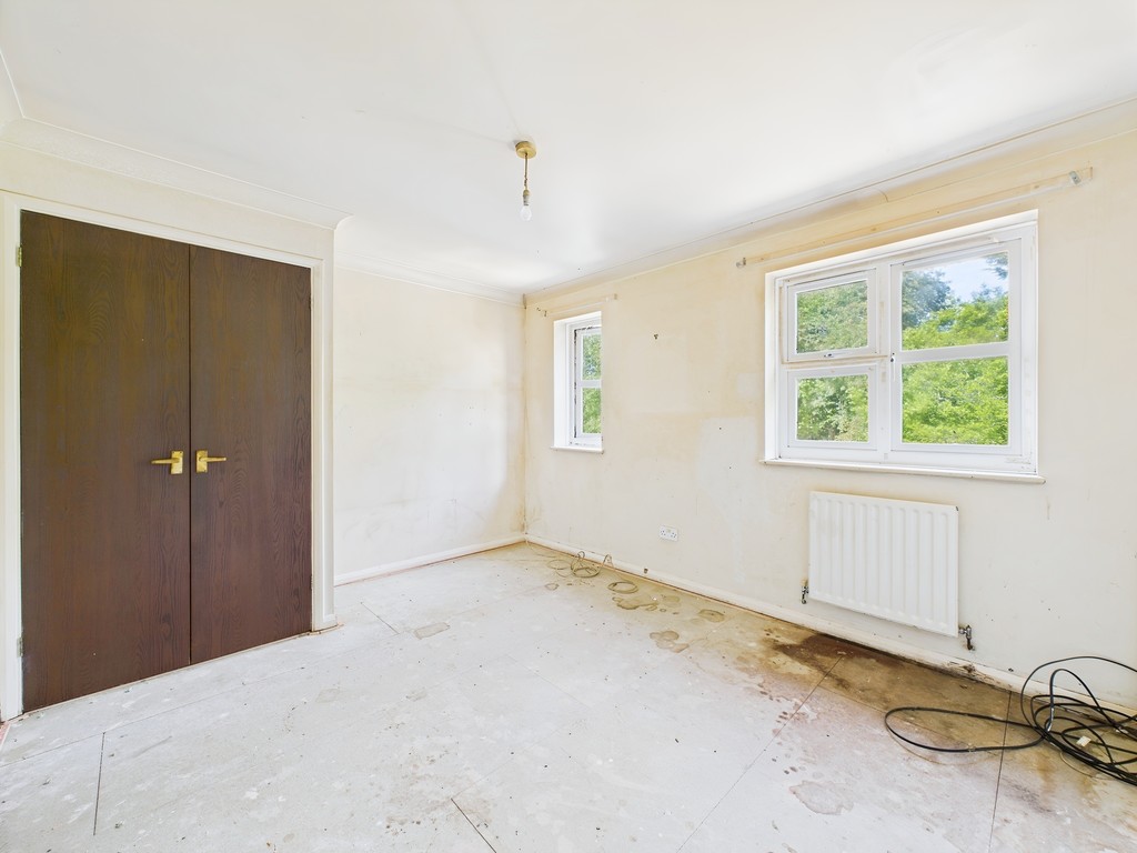 2 bed end of terrace house for sale in Sackville Close, East Grinstead  - Property Image 9