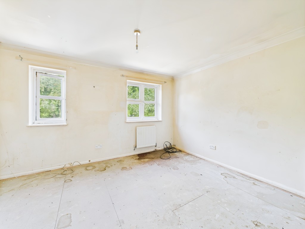 2 bed end of terrace house for sale in Sackville Close, East Grinstead  - Property Image 12