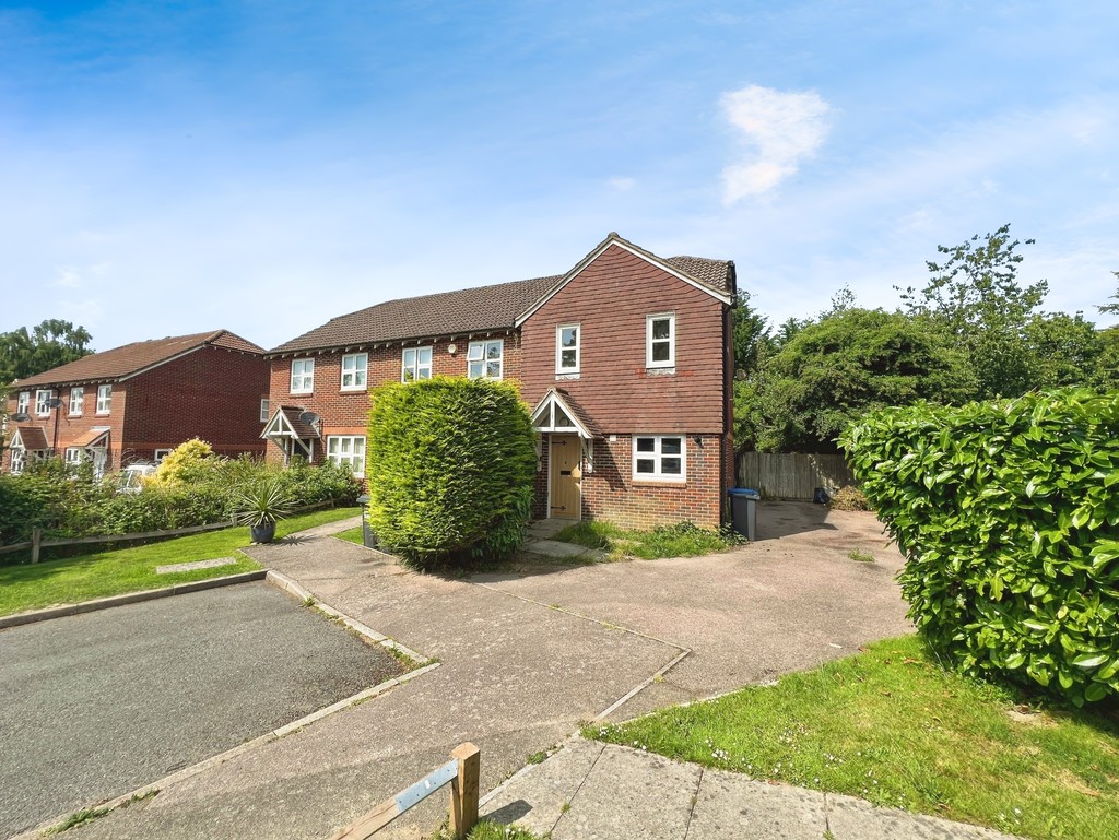 2 bed end of terrace house for sale in Sackville Close, East Grinstead