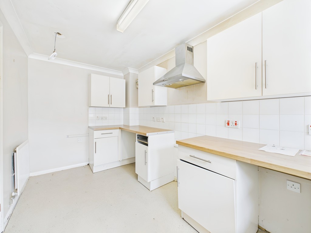 2 bed end of terrace house for sale in Sackville Close, East Grinstead  - Property Image 5