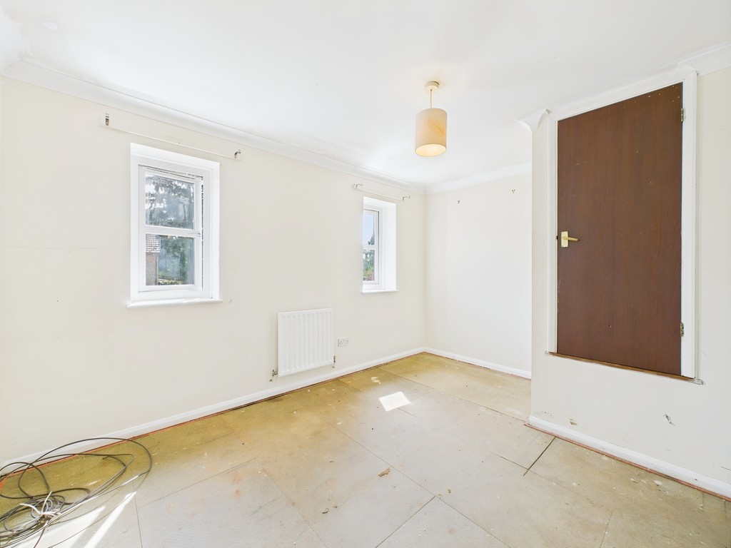 2 bed end of terrace house for sale in Sackville Close, East Grinstead  - Property Image 8