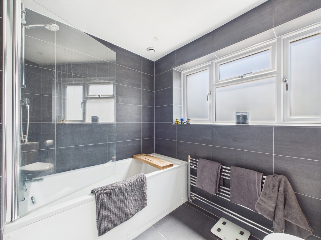 2 bed semi-detached bungalow for sale in Shepherds Way, Horsham  - Property Image 7