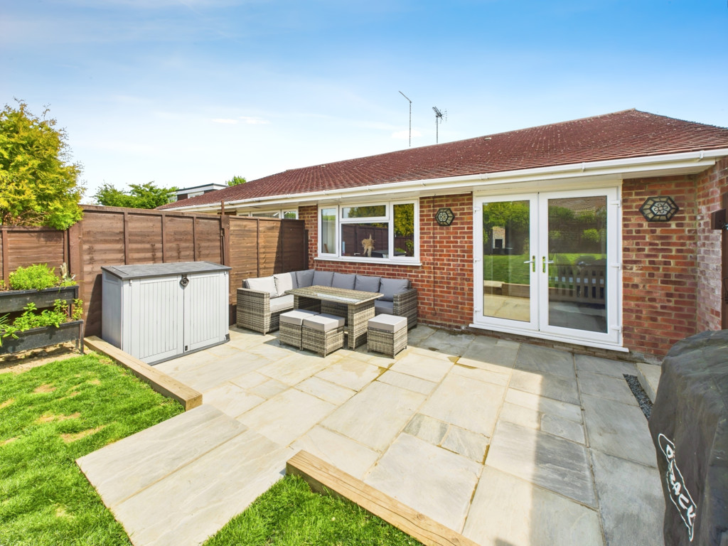 2 bed semi-detached bungalow for sale in Shepherds Way, Horsham  - Property Image 9