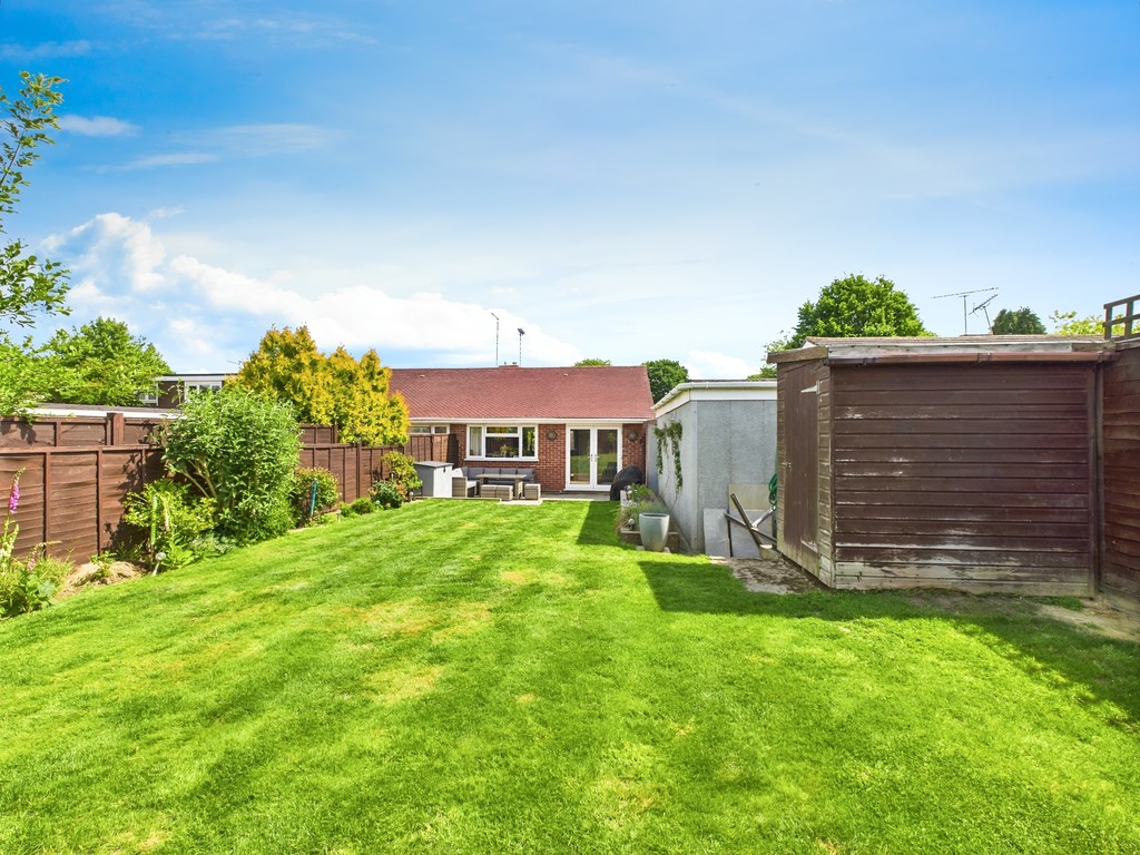 2 bed semi-detached bungalow for sale in Shepherds Way, Horsham  - Property Image 8