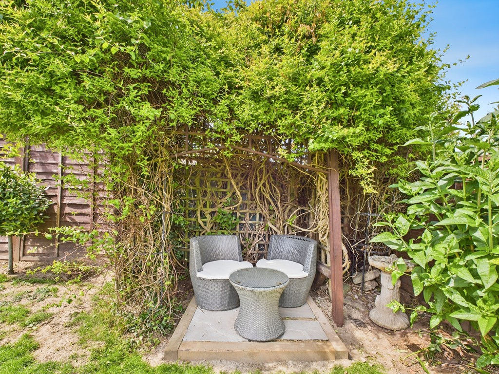 2 bed semi-detached bungalow for sale in Shepherds Way, Horsham  - Property Image 13