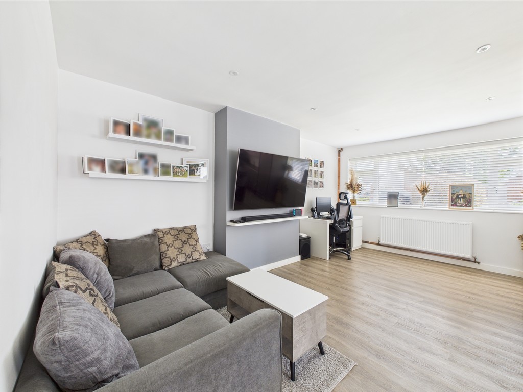 2 bed semi-detached bungalow for sale in Shepherds Way, Horsham  - Property Image 3