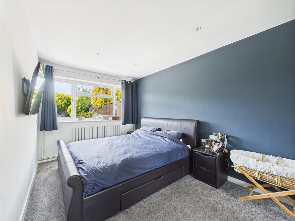 2 bed semi-detached bungalow for sale in Shepherds Way, Horsham  - Property Image 11