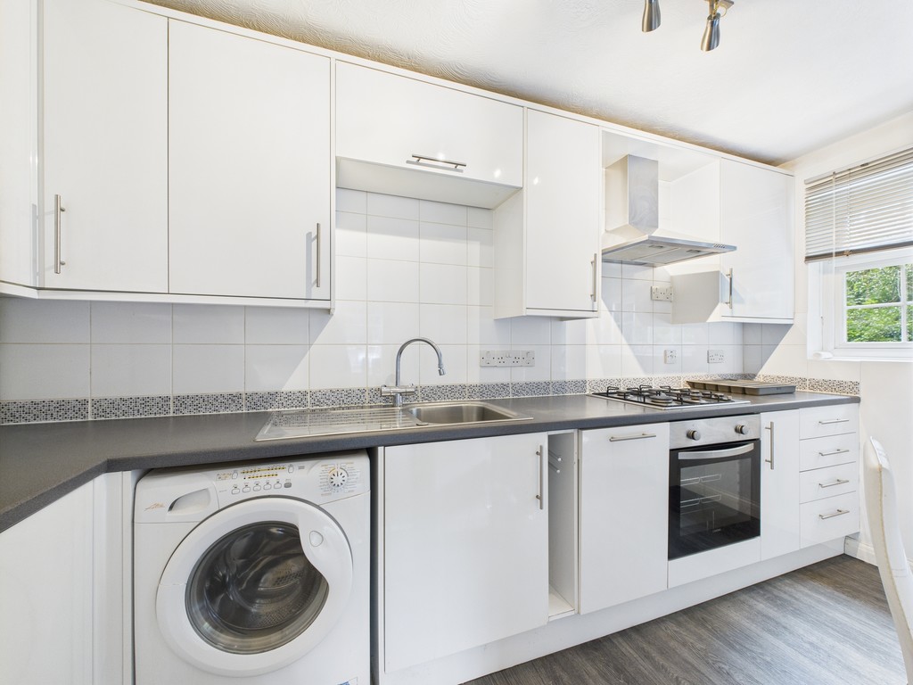 2 bed ground floor flat for sale in North Parade, Horsham  - Property Image 7