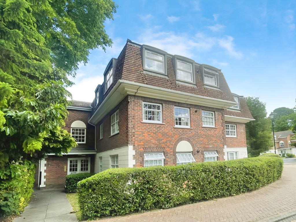 2 bed ground floor flat for sale in North Parade, Horsham