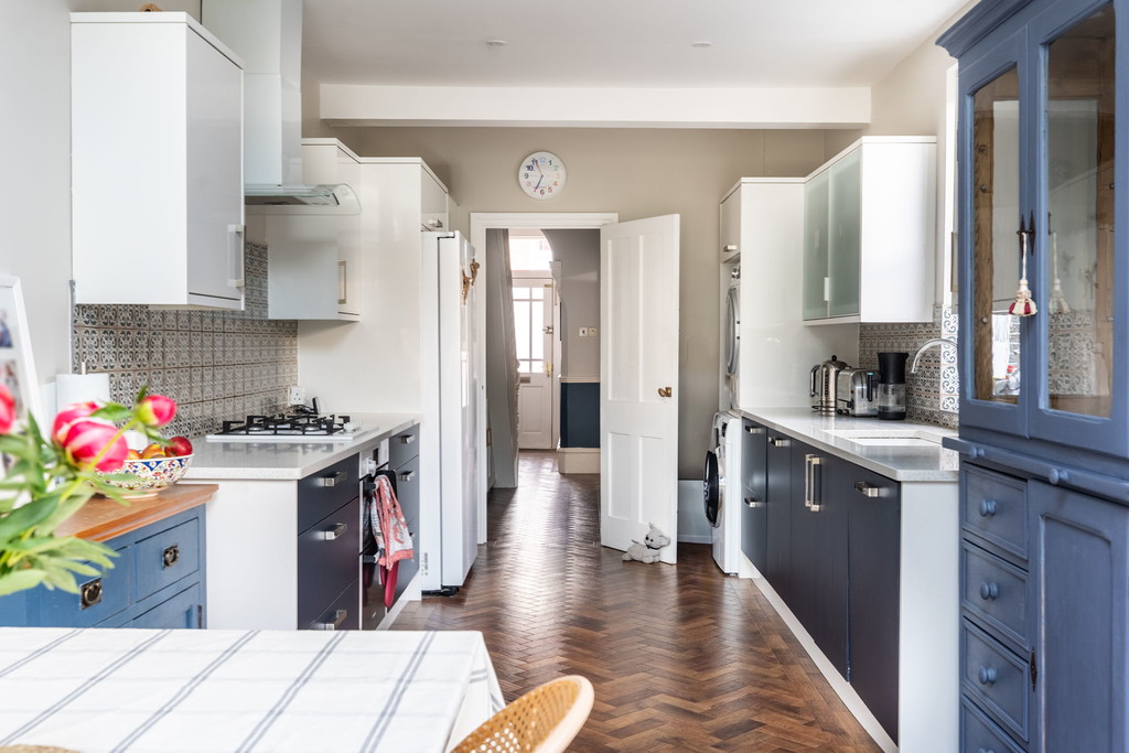 5 bed terraced house for sale in Devonshire Road, Horsham  - Property Image 4